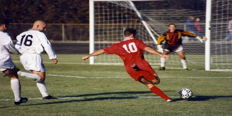 4 vi tri ao trong bong da tien ve ao